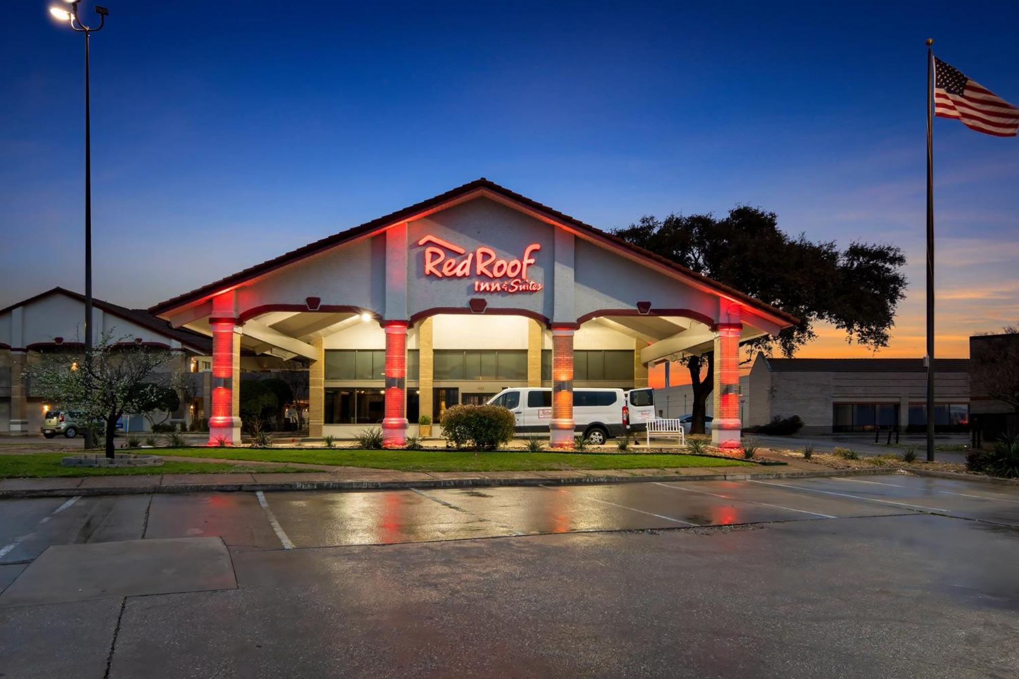 Red Roof Inn & Suites Irving - Dfw Airport South Extérieur photo