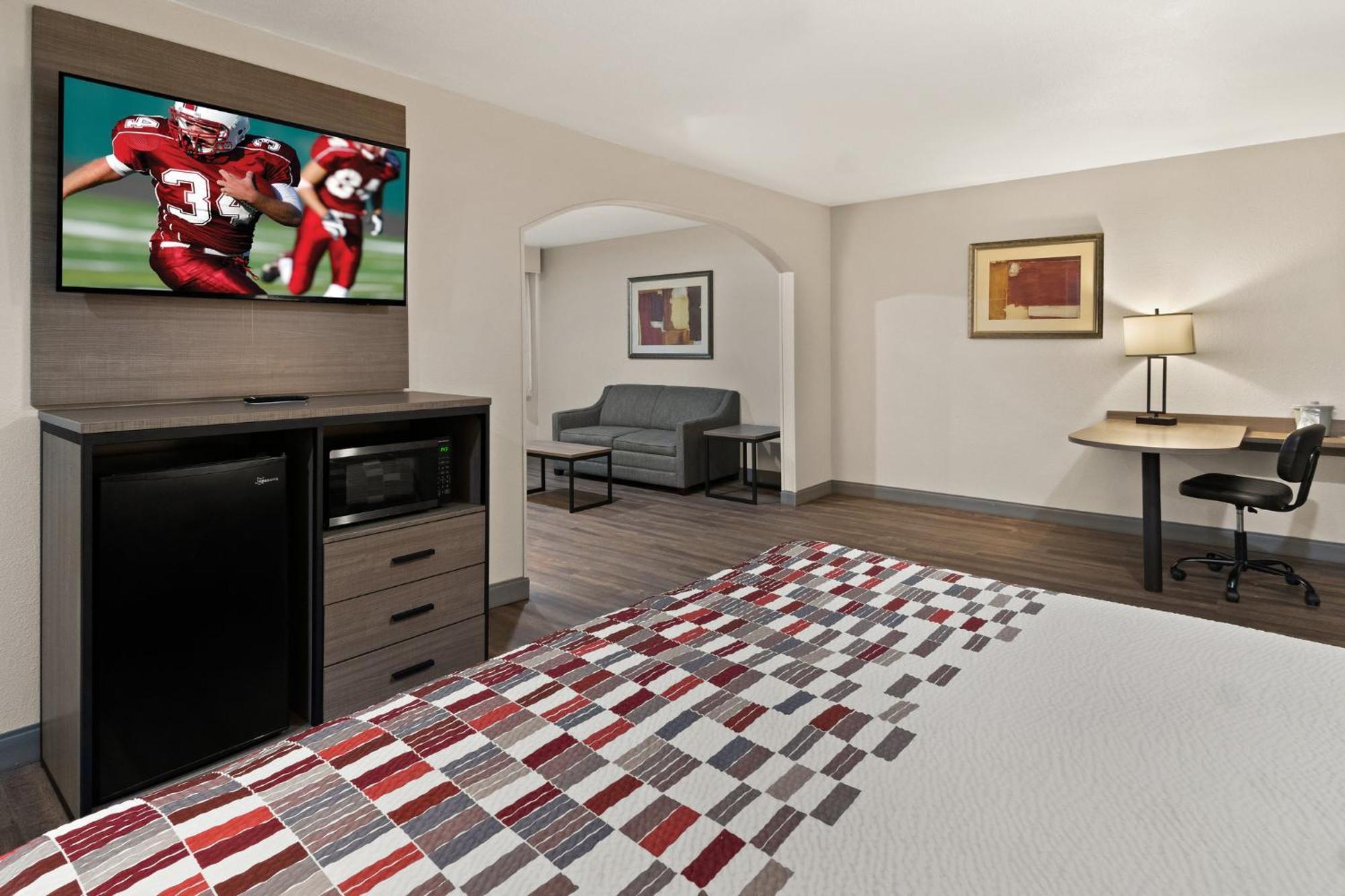 Red Roof Inn & Suites Irving - Dfw Airport South Extérieur photo