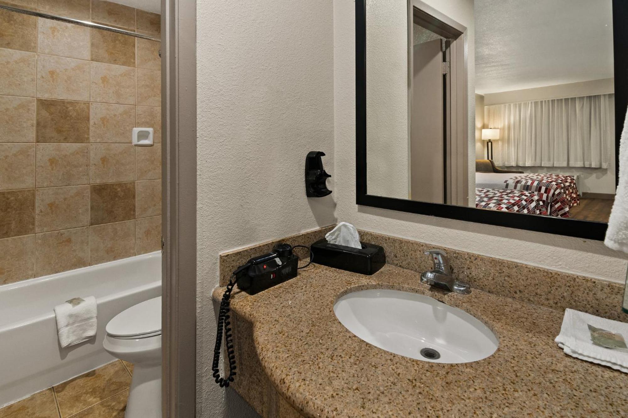 Red Roof Inn & Suites Irving - Dfw Airport South Extérieur photo