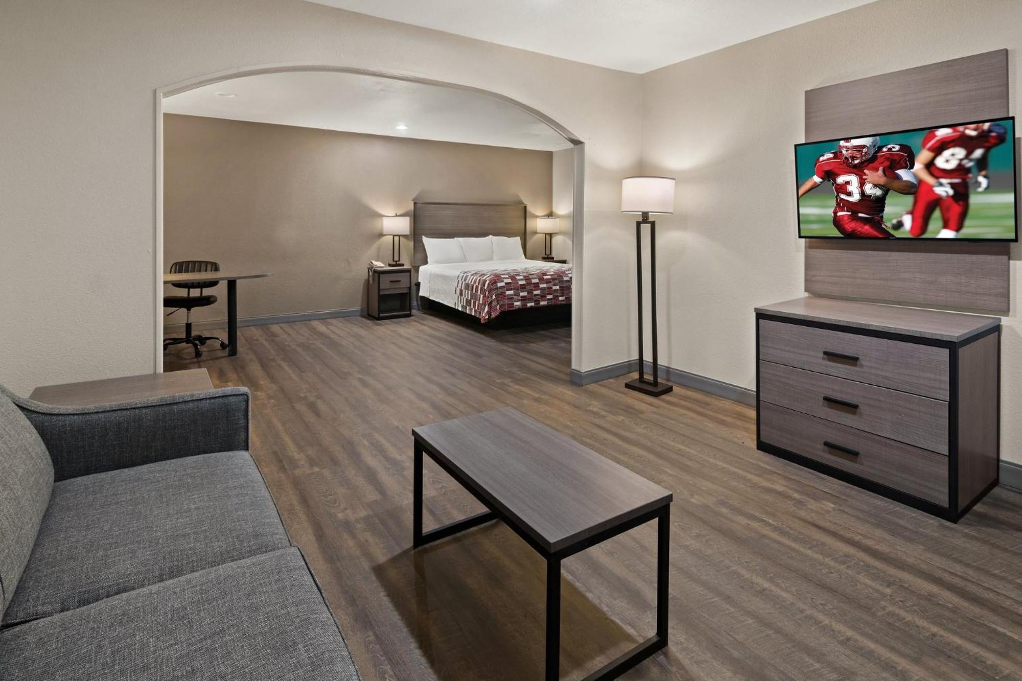 Red Roof Inn & Suites Irving - Dfw Airport South Extérieur photo