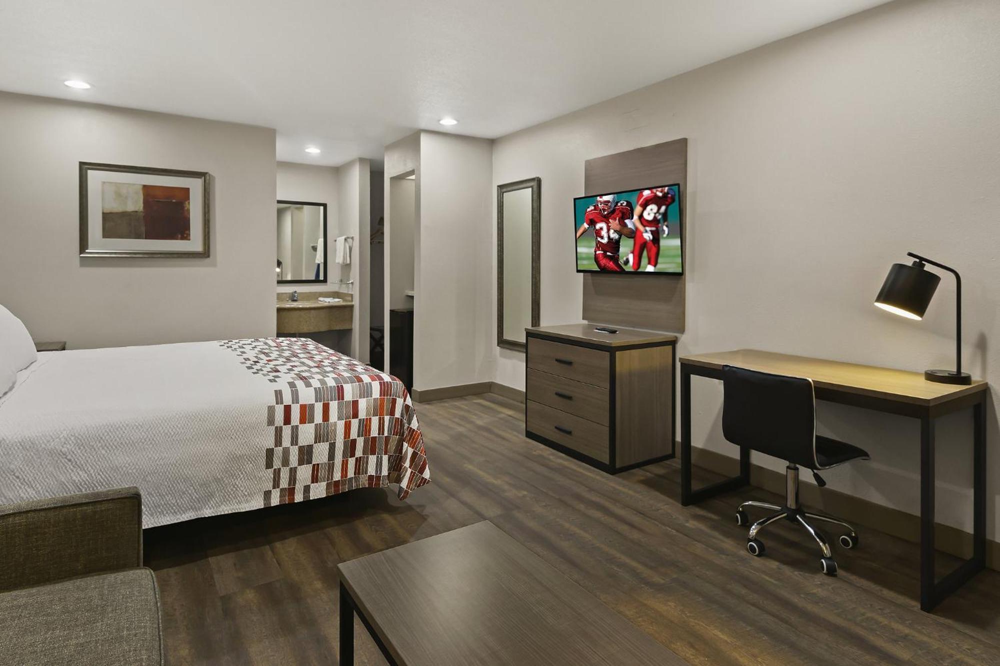 Red Roof Inn & Suites Irving - Dfw Airport South Extérieur photo