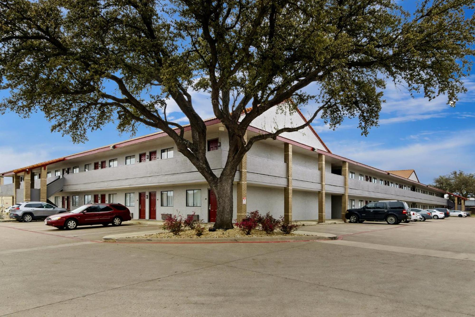 Red Roof Inn & Suites Irving - Dfw Airport South Extérieur photo