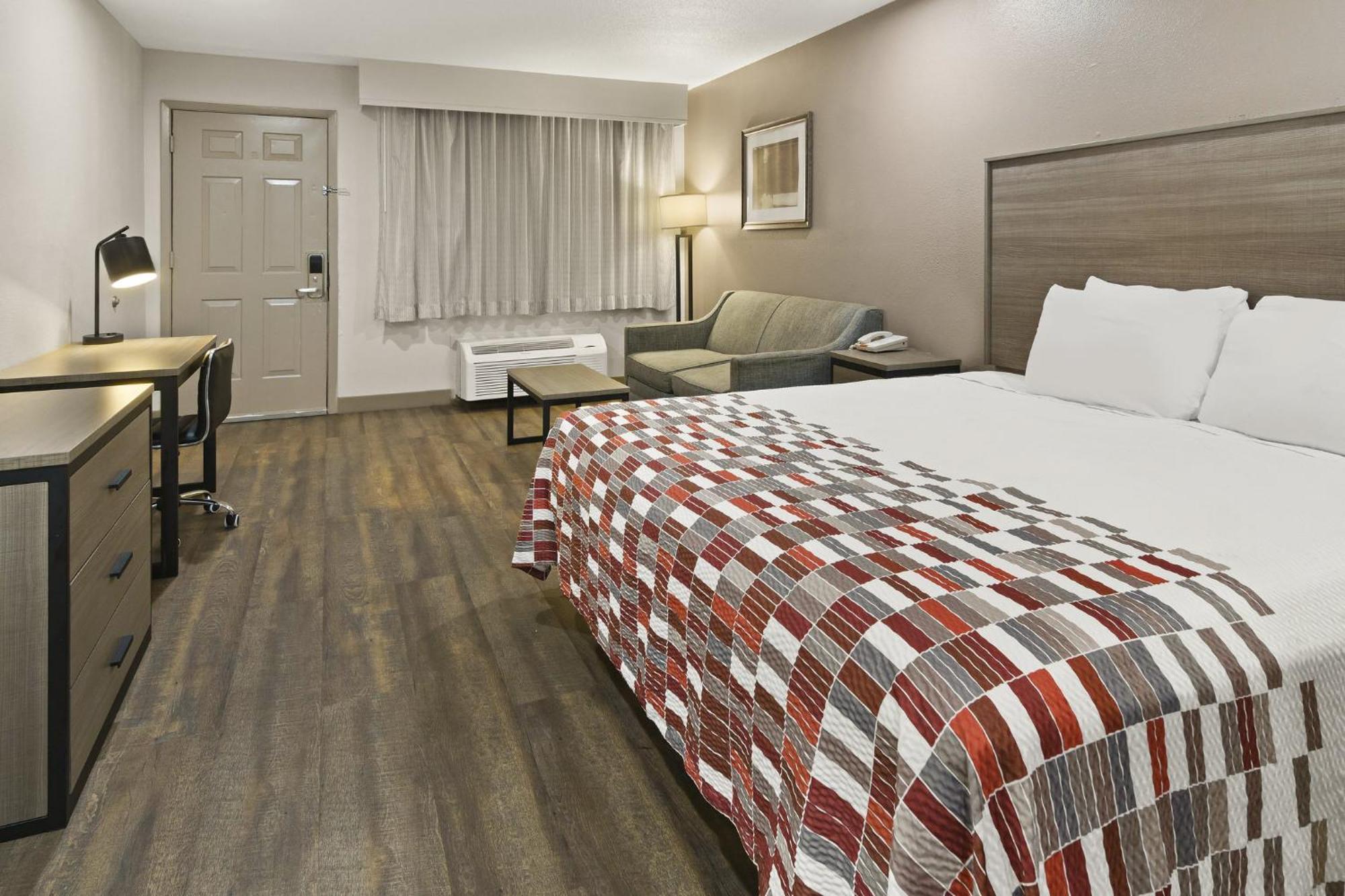 Red Roof Inn & Suites Irving - Dfw Airport South Extérieur photo