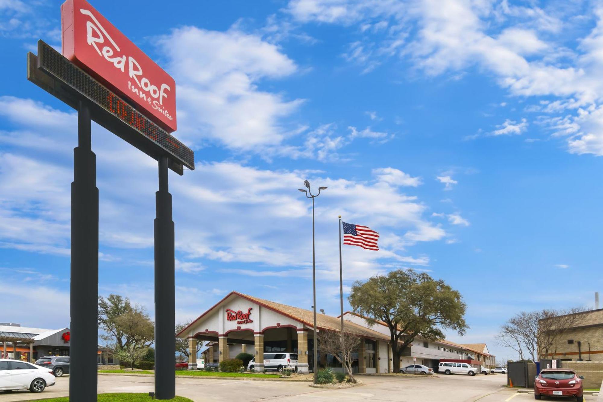 Red Roof Inn & Suites Irving - Dfw Airport South Extérieur photo
