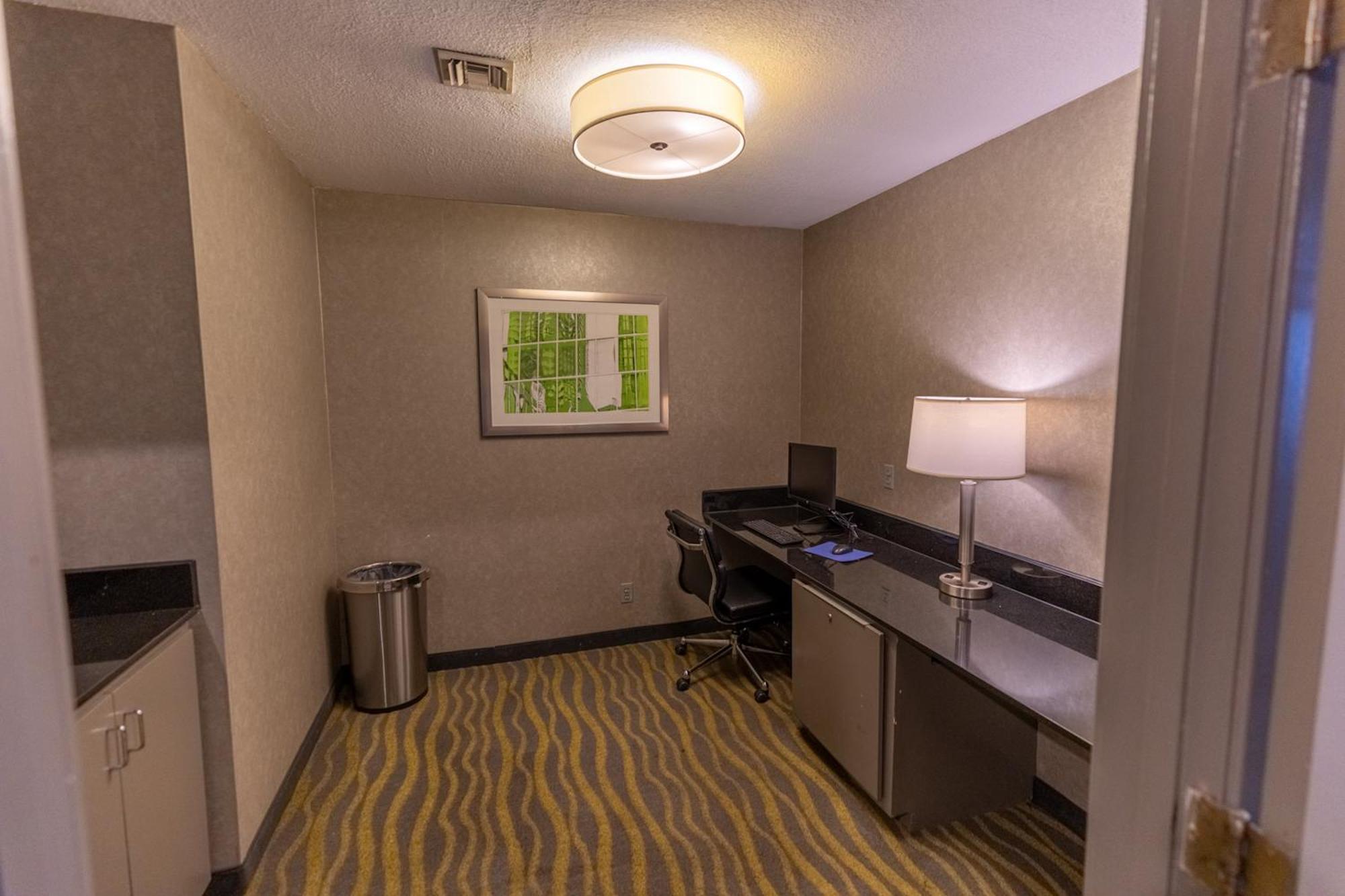 Red Roof Inn & Suites Irving - Dfw Airport South Extérieur photo